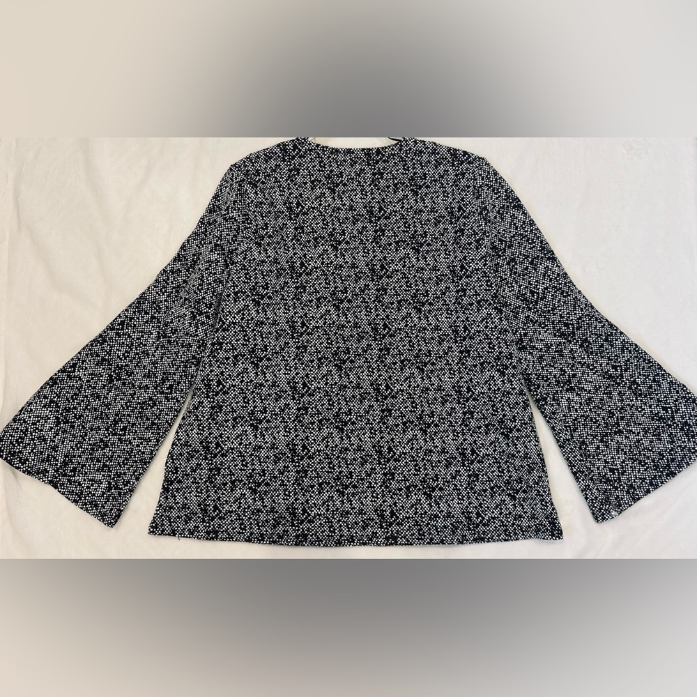 Michael Kors Black & White Bell Sleeve V-Neck Top Size XXL - Picture 5 of 5
